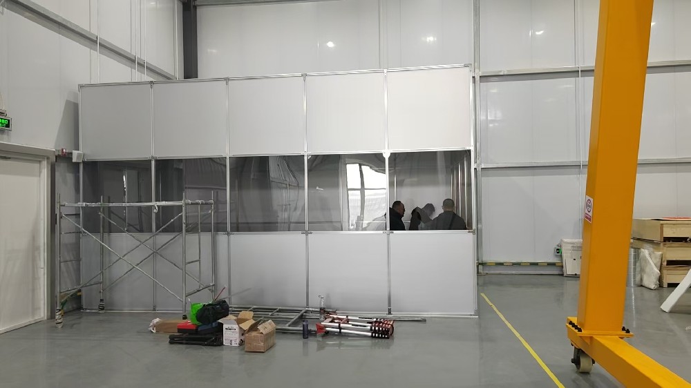 如何確保鋁塑板百級潔凈棚的氣流均勻性，避免局部污染？